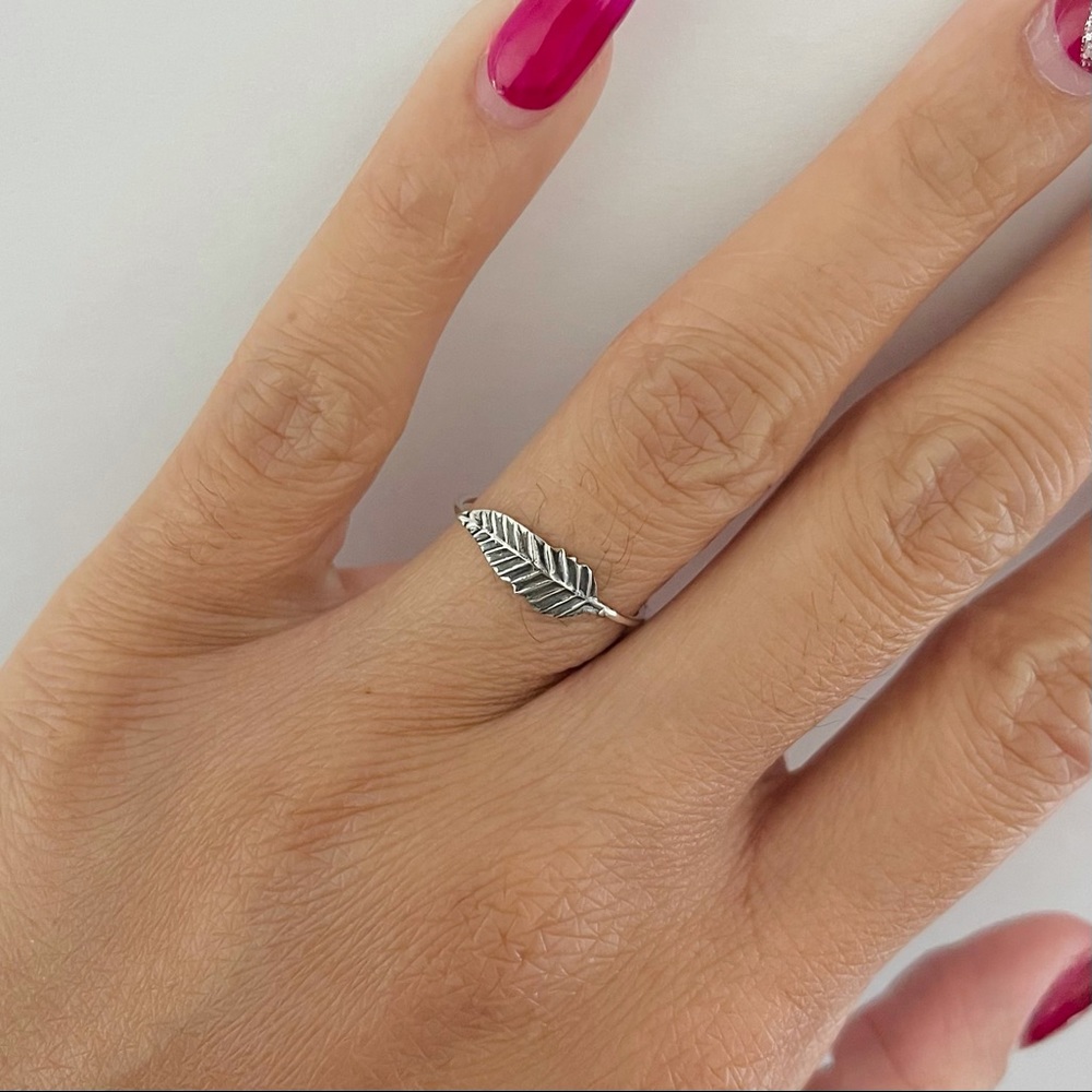 Sterling silver feather ring, feather ring, silver dainty ring, midi ring